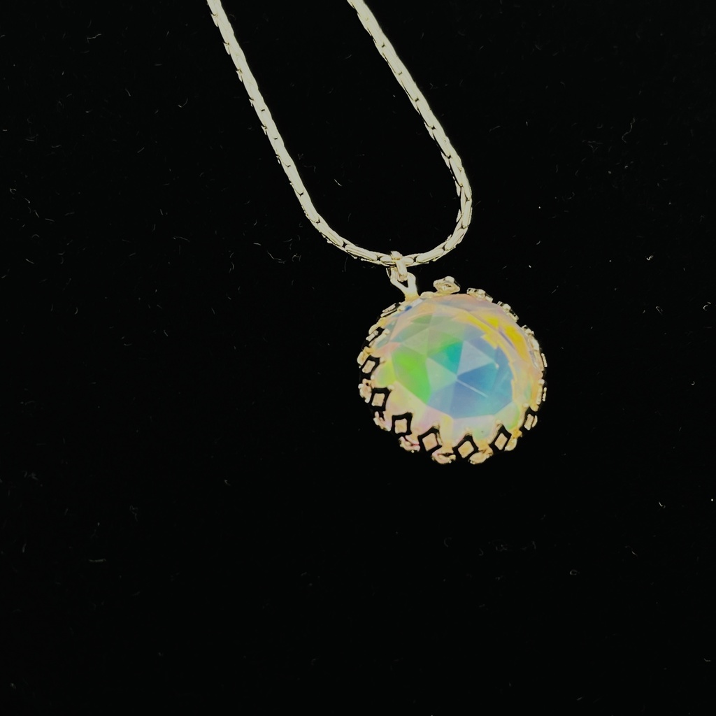 満月のネックレス【人魚のうろこ】