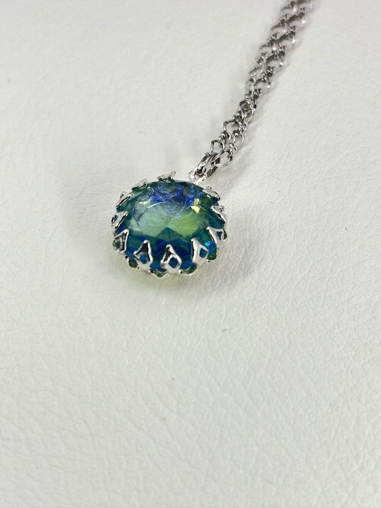 南の海の竜のネックレス