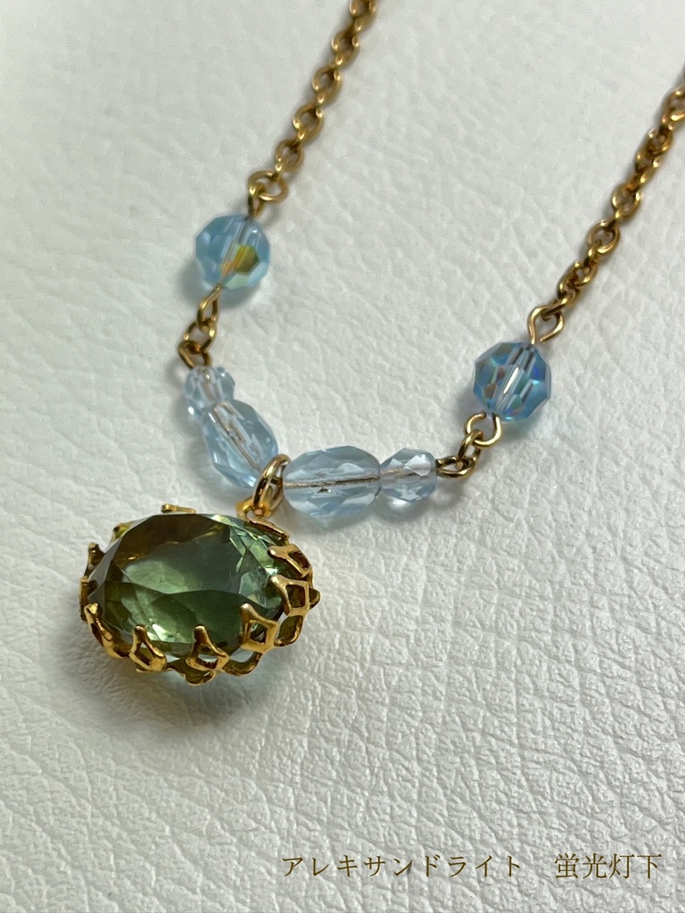 オーバルザンドライトのネックレス