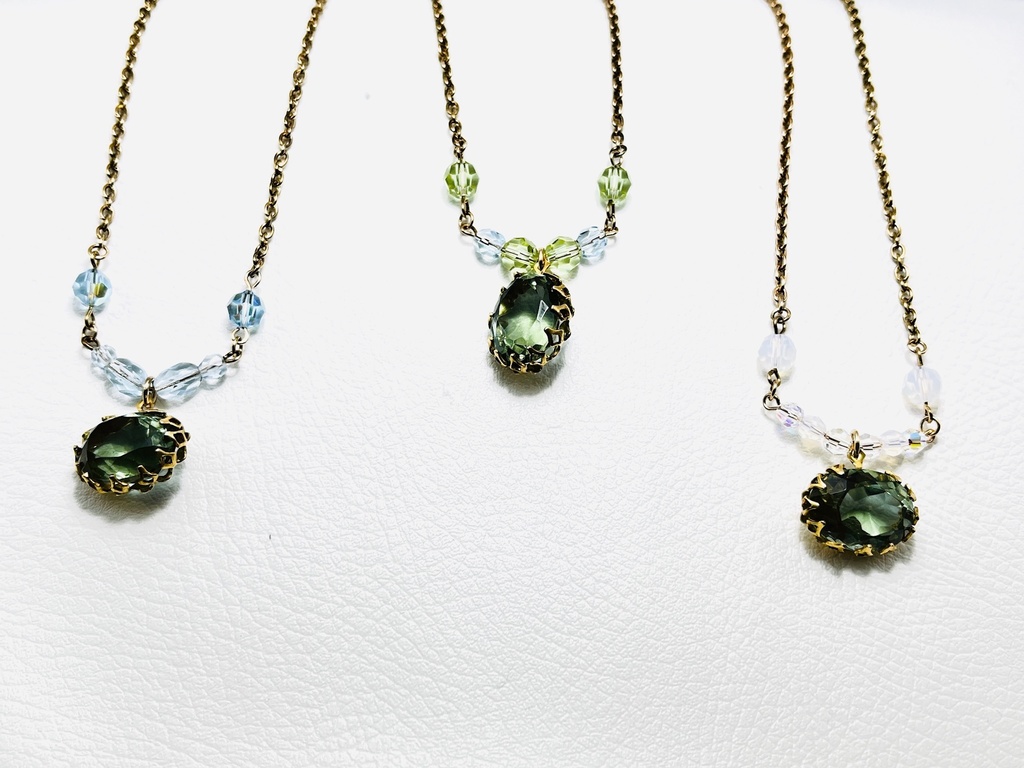 オーバルザンドライトのネックレス