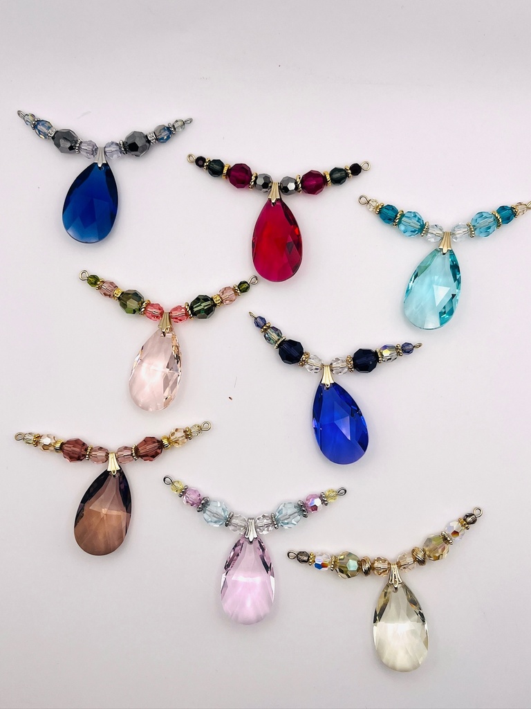 シャンデリアストーンのネックレス