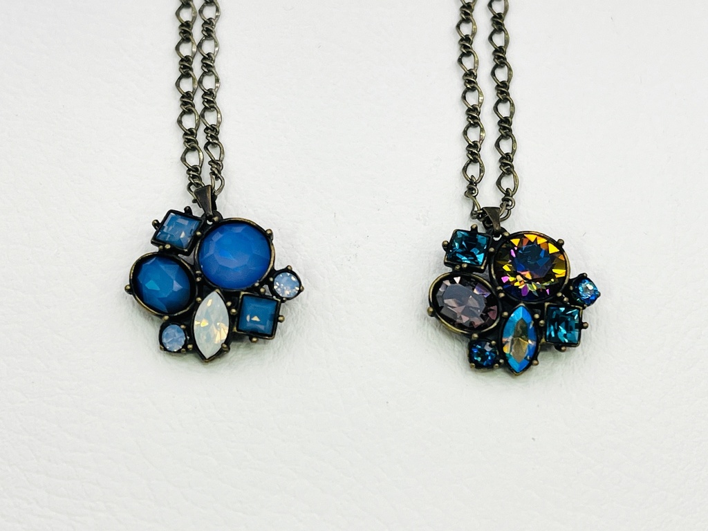 スタークラスターの寄せ石座のネックレス