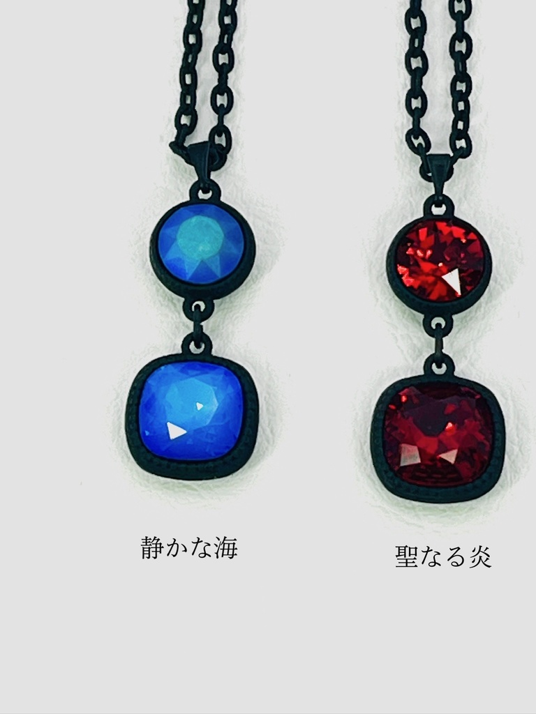 ブラックフレームのネックレス