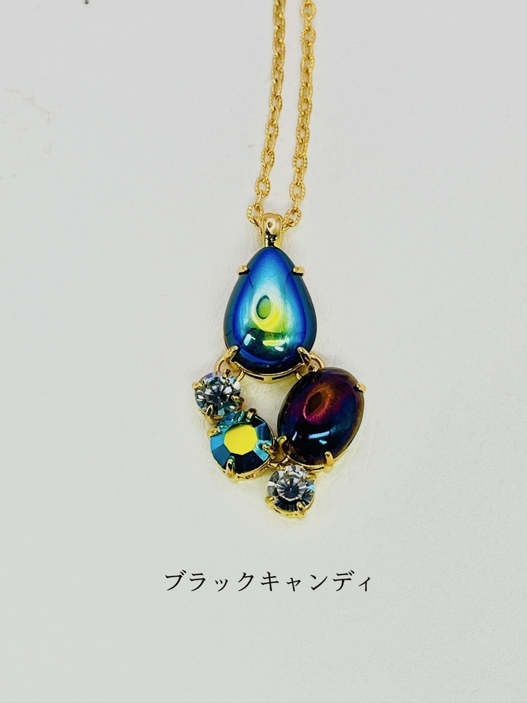 ヴィンテージストーンのキャンディージャーのネックレス