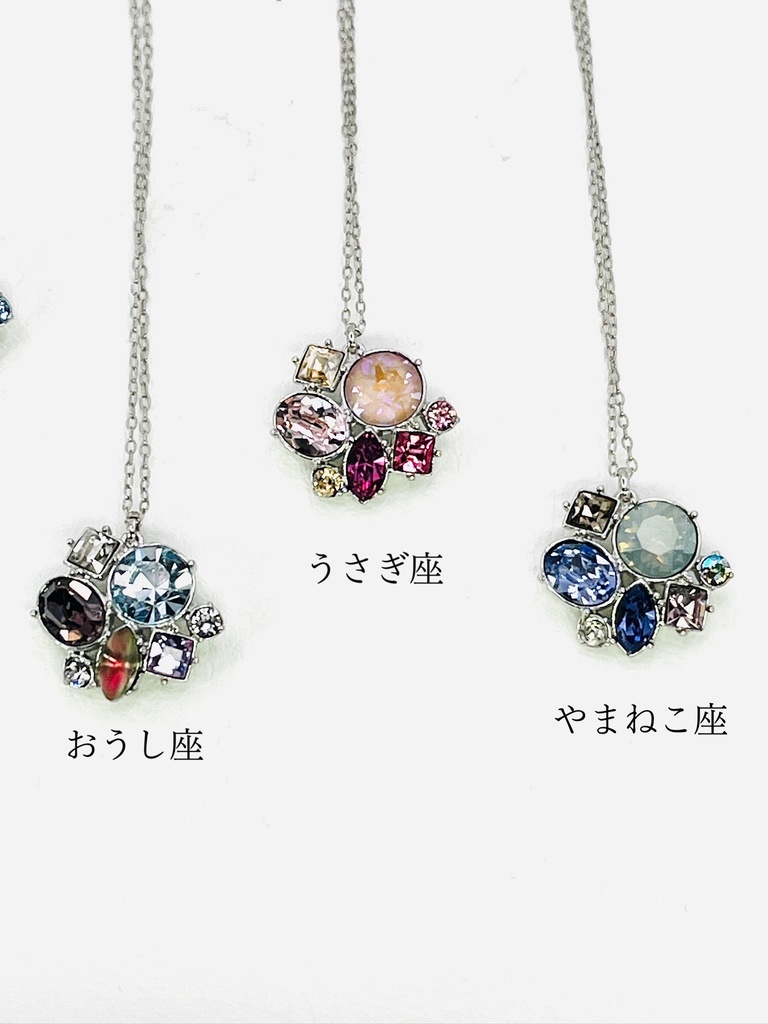 スタークラスター寄せ石座のネックレス