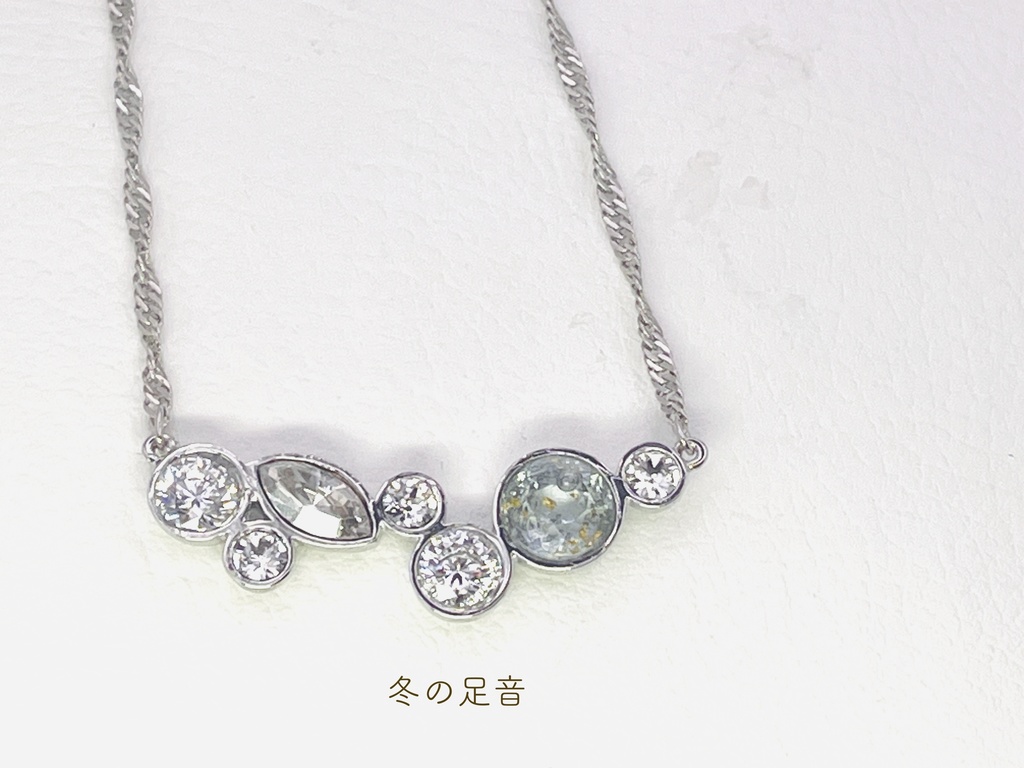 宝石ガラスのアプサラネックレス