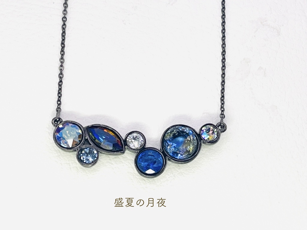 宝石ガラスのアプサラネックレス