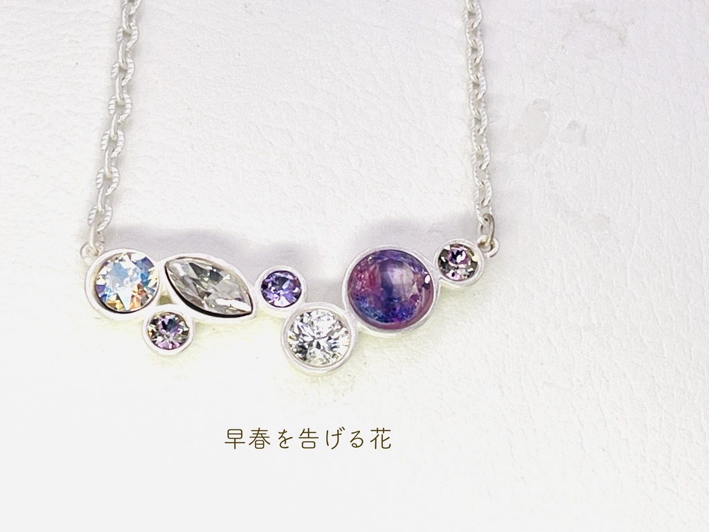 宝石ガラスのアプサラネックレス