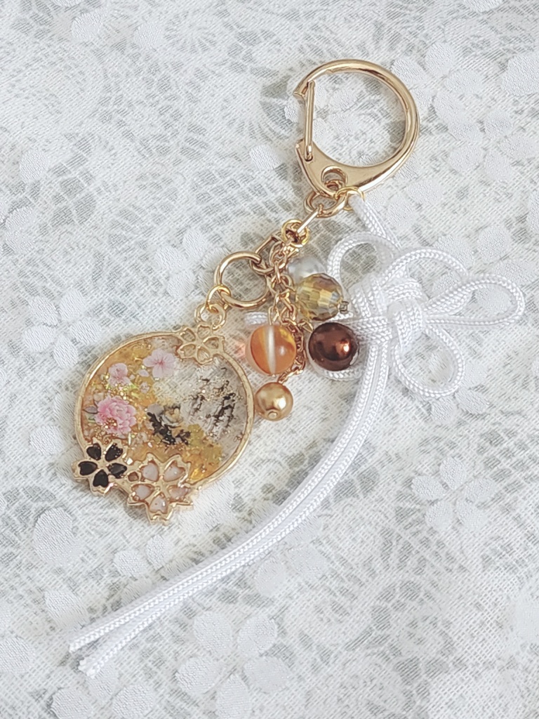 小狐丸　イメージ　バッグチャーム　レジン