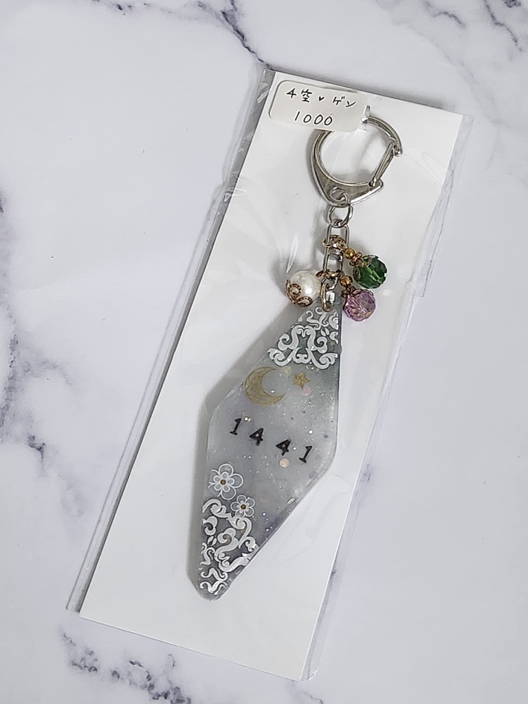 【千ゲン】レジン　モーテルキー風　チャーム