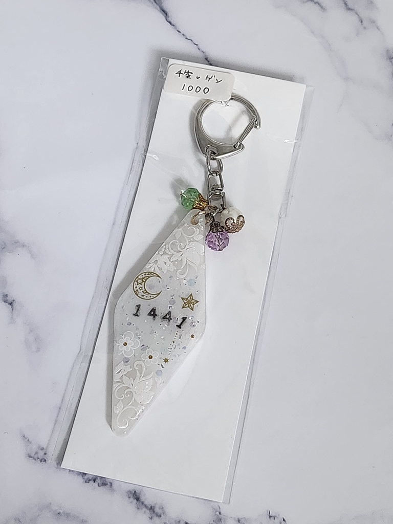 【千ゲン】レジン　モーテルキー風　チャーム