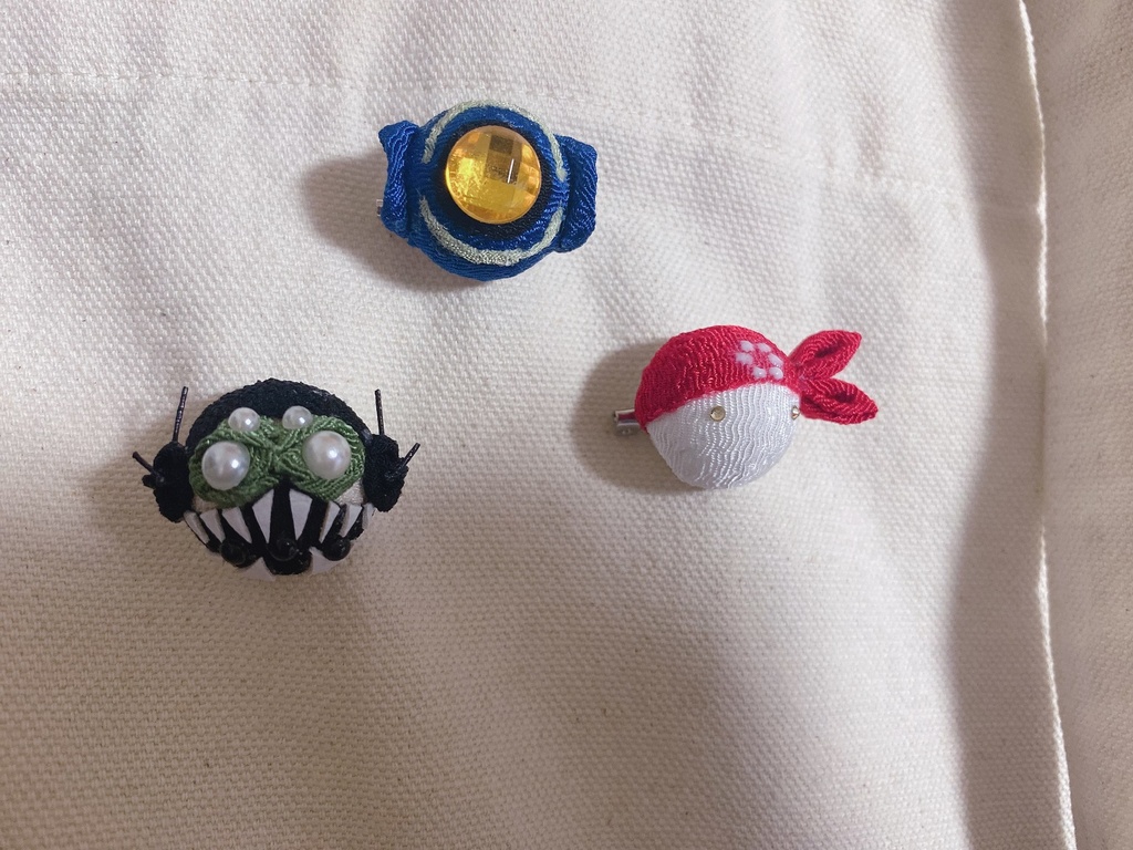 (旧)APEX レジェンズブローチ ちりめんつまみ細工