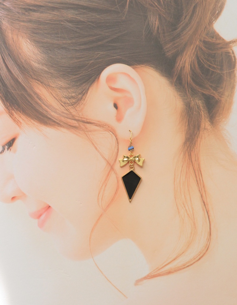 にじさんじ 葛葉イメージ 赤と黒のフックピアス