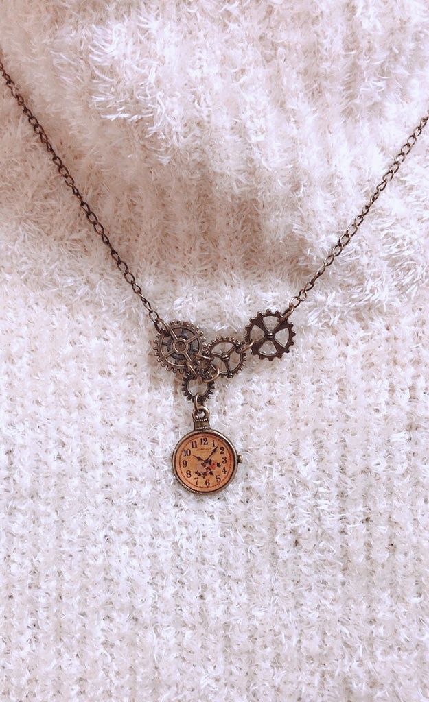 時を刻むネックレス
