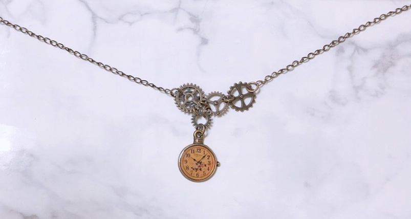 時を刻むネックレス