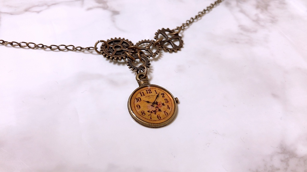 時を刻むネックレス