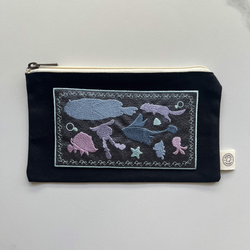 うみの生き物（白・黒）　刺繍ポーチ（フォンテーヌ）