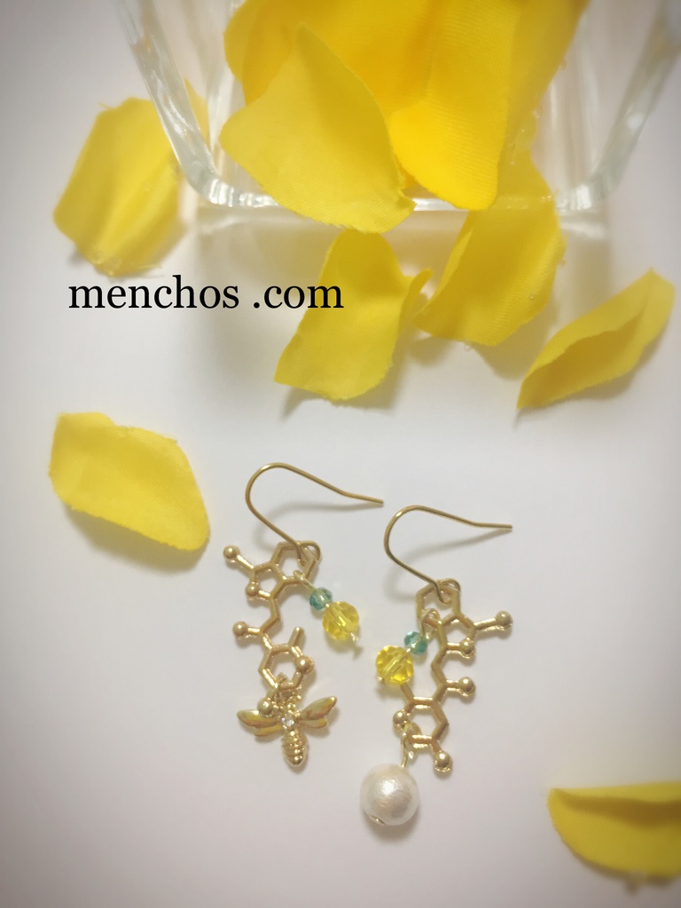 黄金の蜂ピアス