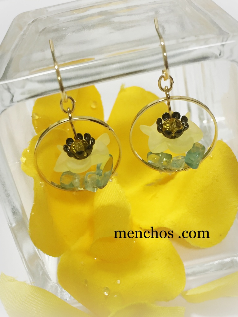 黄色い花の咲く場所ピアス