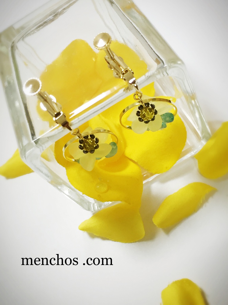 黄色い花の咲く場所イヤリング