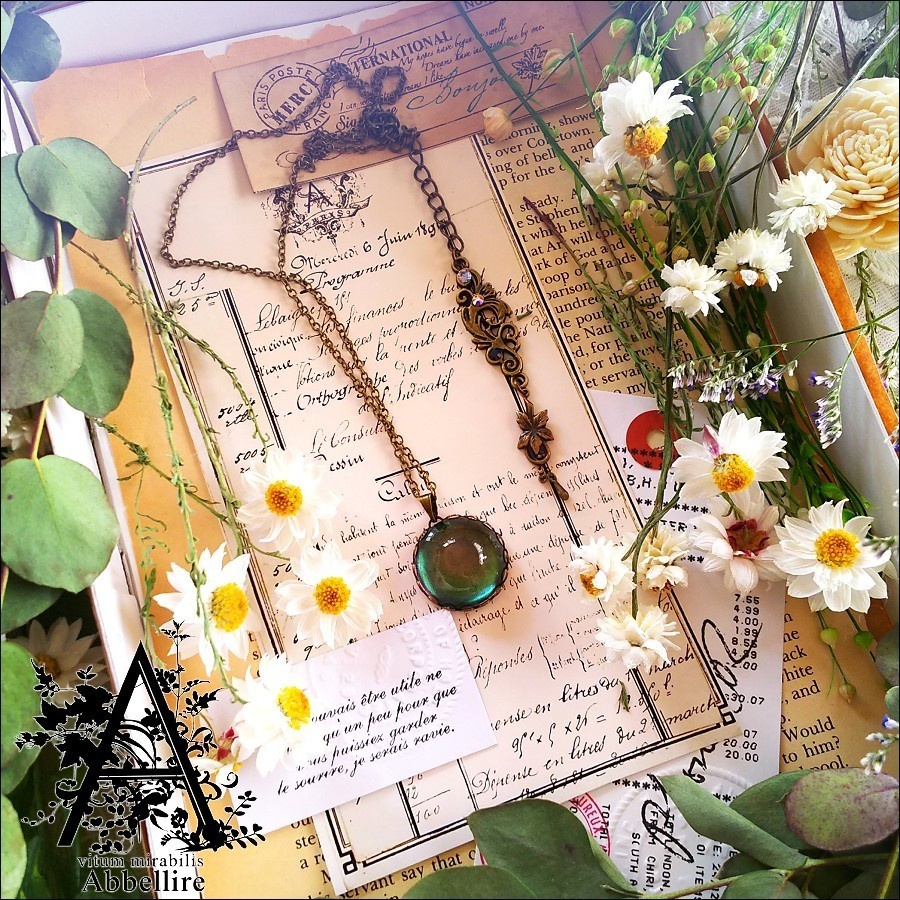 レースサンプル&ネックレス(金古美)-帽子モチーフ-