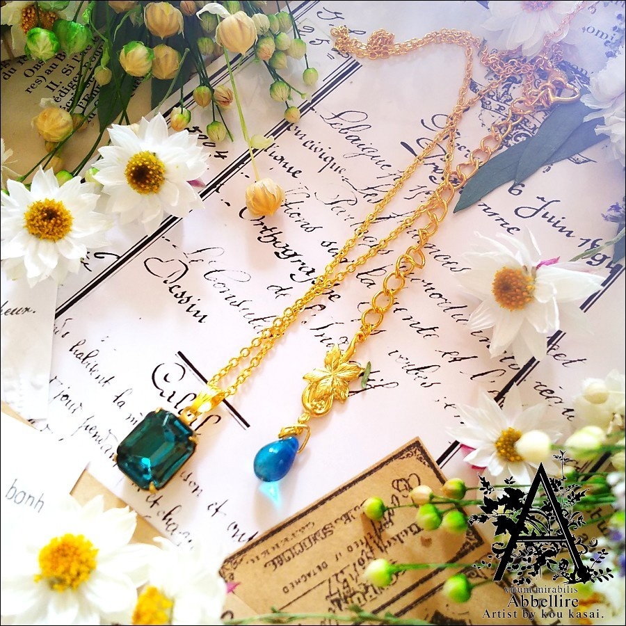 グレイッシュブルー×モンタナブルーの金古美ネックレス(Vintage)