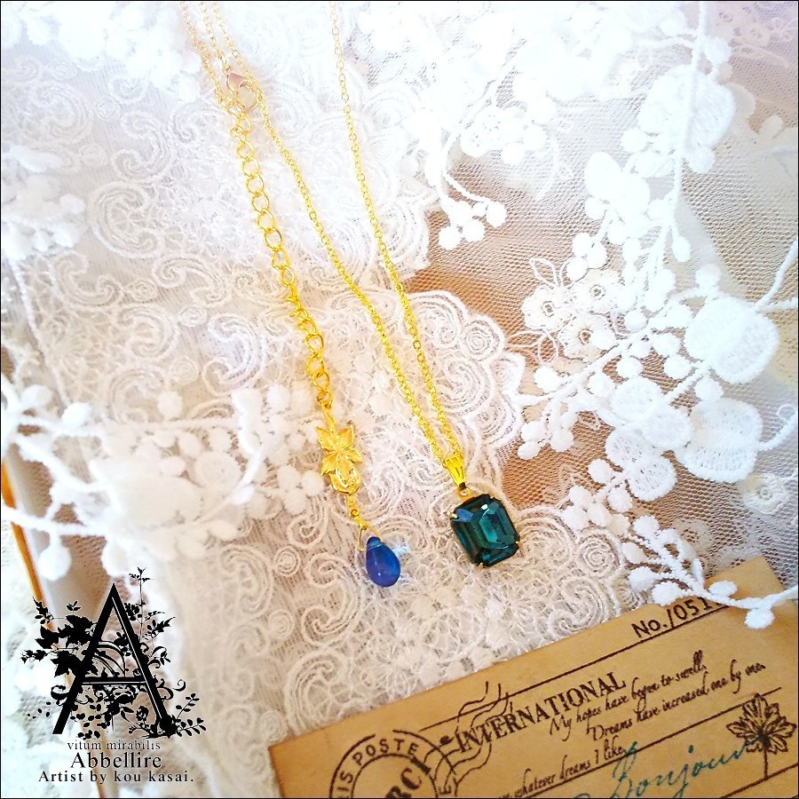 グレイッシュブルー×モンタナブルーの金古美ネックレス(Vintage)