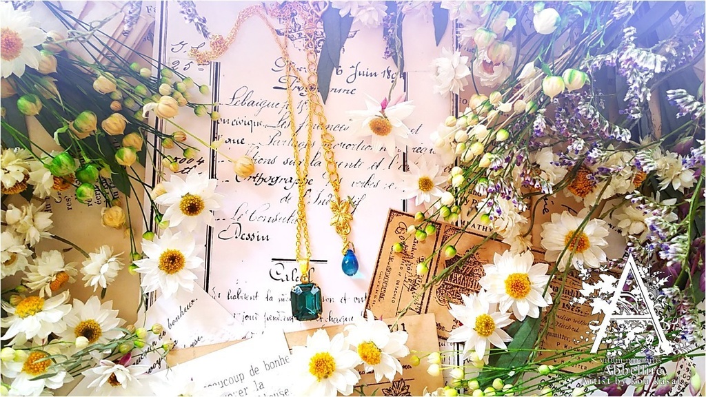 グレイッシュブルー×モンタナブルーの金古美ネックレス(Vintage)