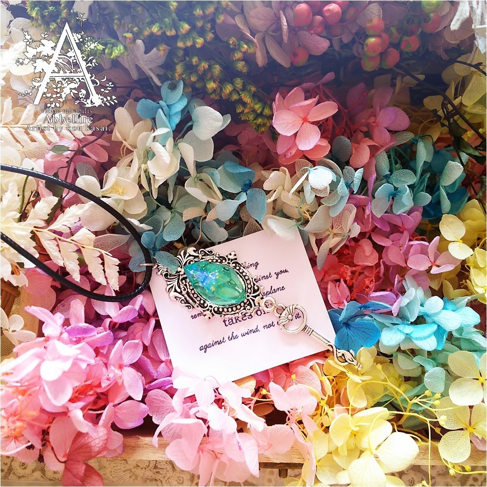 真昼の鉱石ネックレス(ミスティックグリーン)