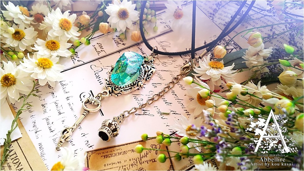 真昼の鉱石ネックレス(ミスティックグリーン)