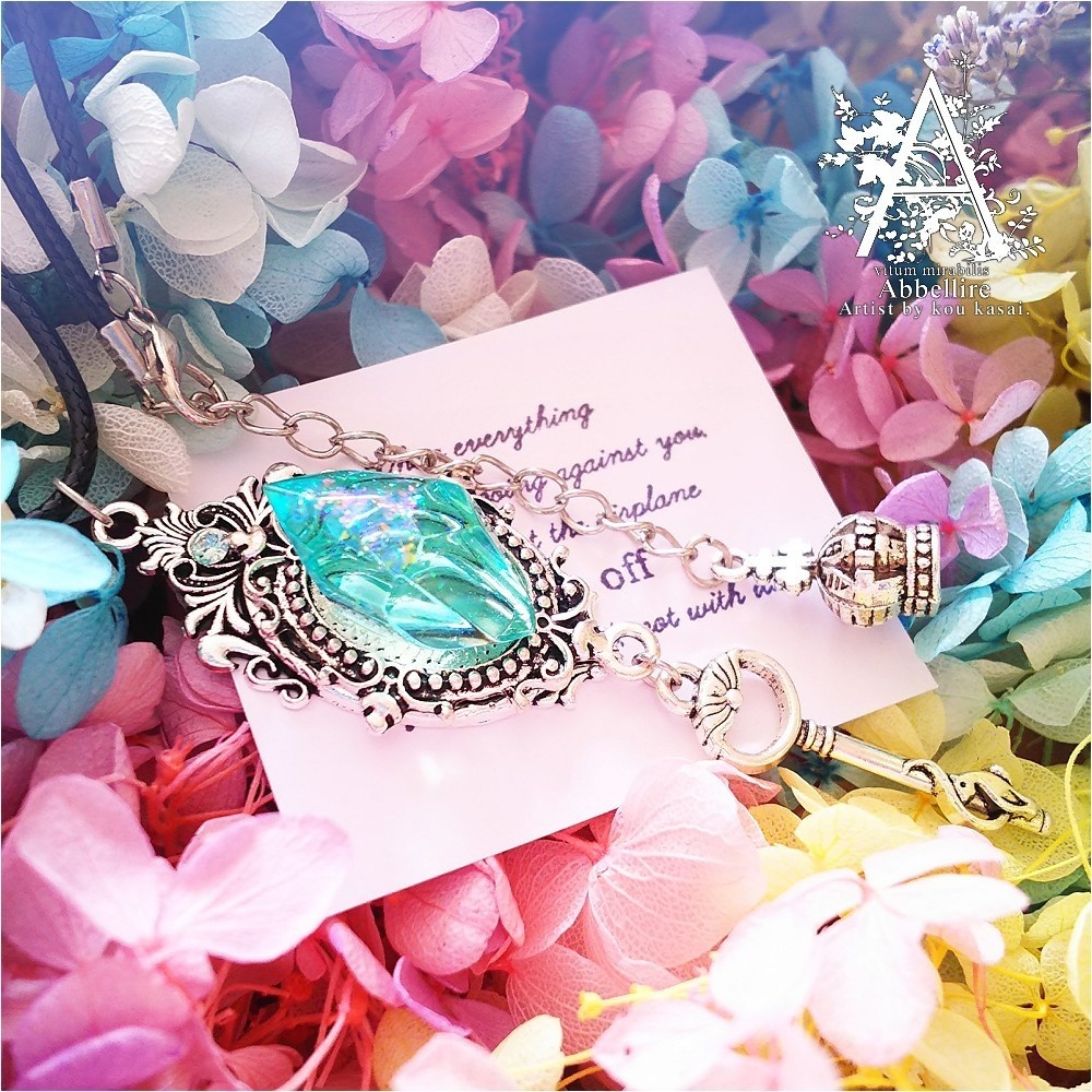 真昼の鉱石ネックレス(ミスティックグリーン)