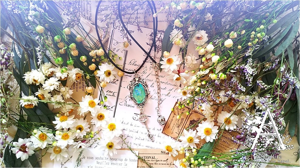 真昼の鉱石ネックレス(ミスティックグリーン)