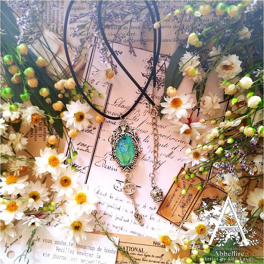 真昼の鉱石ネックレス(ミスティックグリーン)