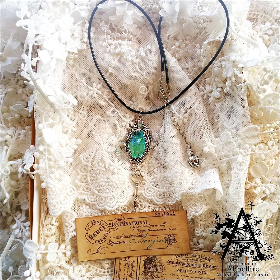 真昼の鉱石ネックレス(ミスティックグリーン)