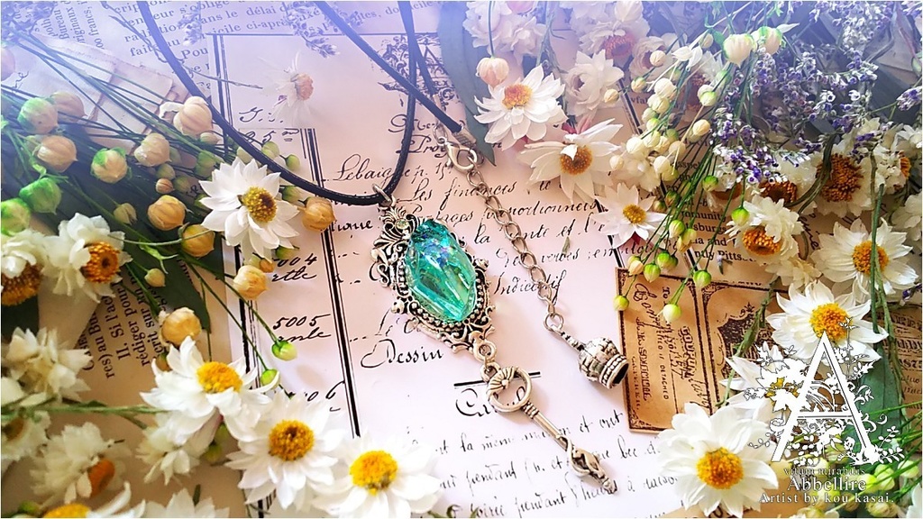 真昼の鉱石ネックレス(ミスティックグリーン)