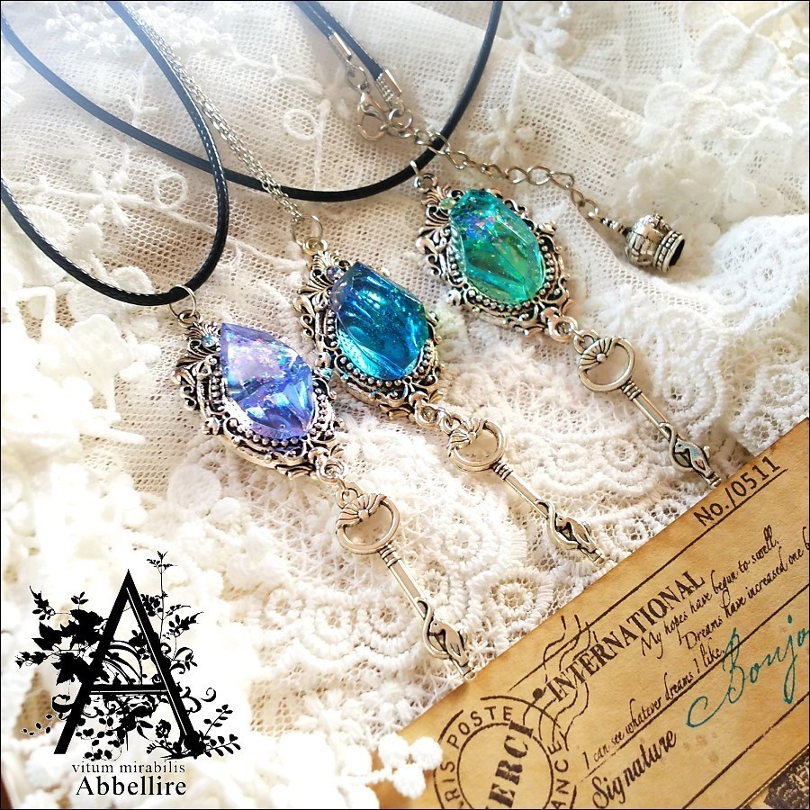 真夜中の鉱石ネックレス(ミスティックブルー)