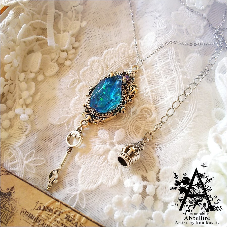 真夜中の鉱石ネックレス(ミスティックブルー)