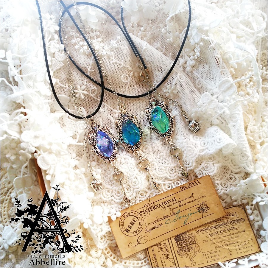 真夜中の鉱石ネックレス(ミスティックブルー)