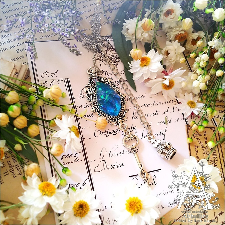 真夜中の鉱石ネックレス(ミスティックブルー)