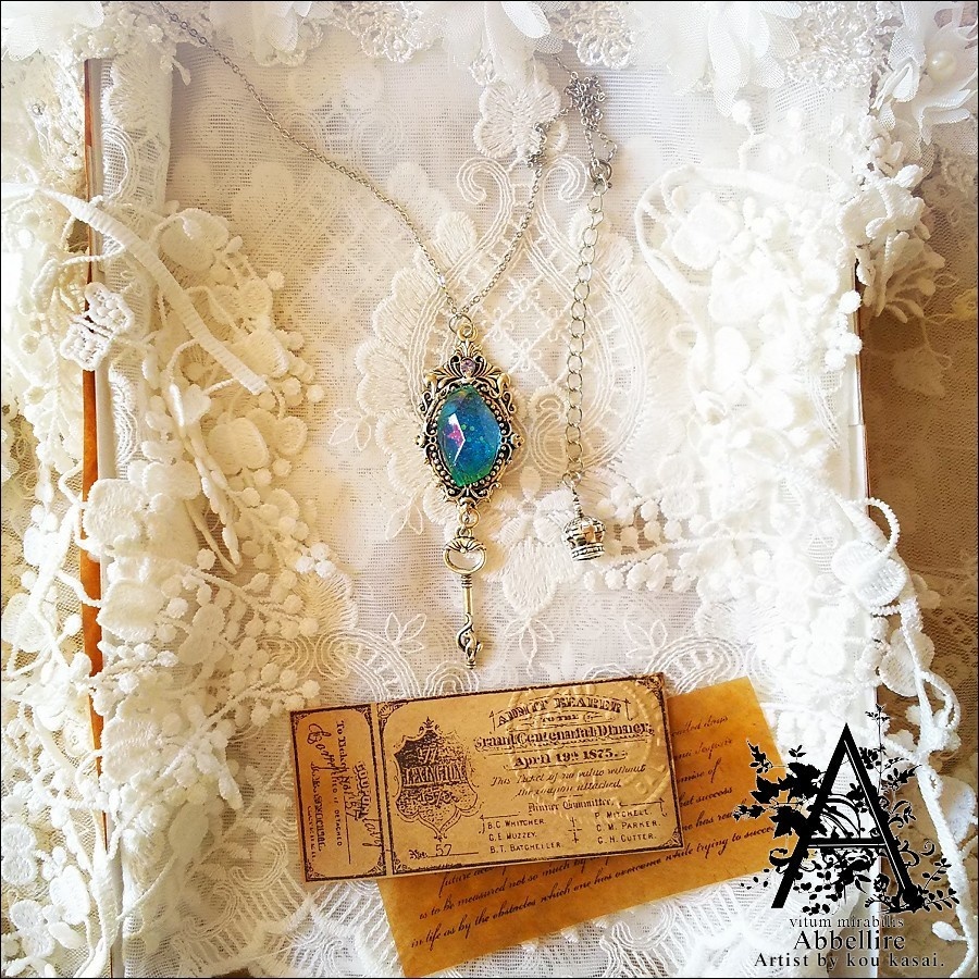 真夜中の鉱石ネックレス(ミスティックブルー)