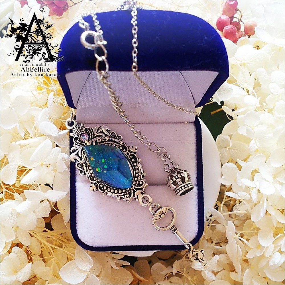 真夜中の鉱石ネックレス(ミスティックブルー)