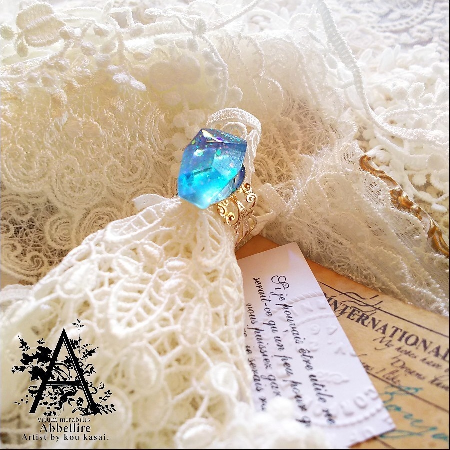 明るい夜の鉱石リング