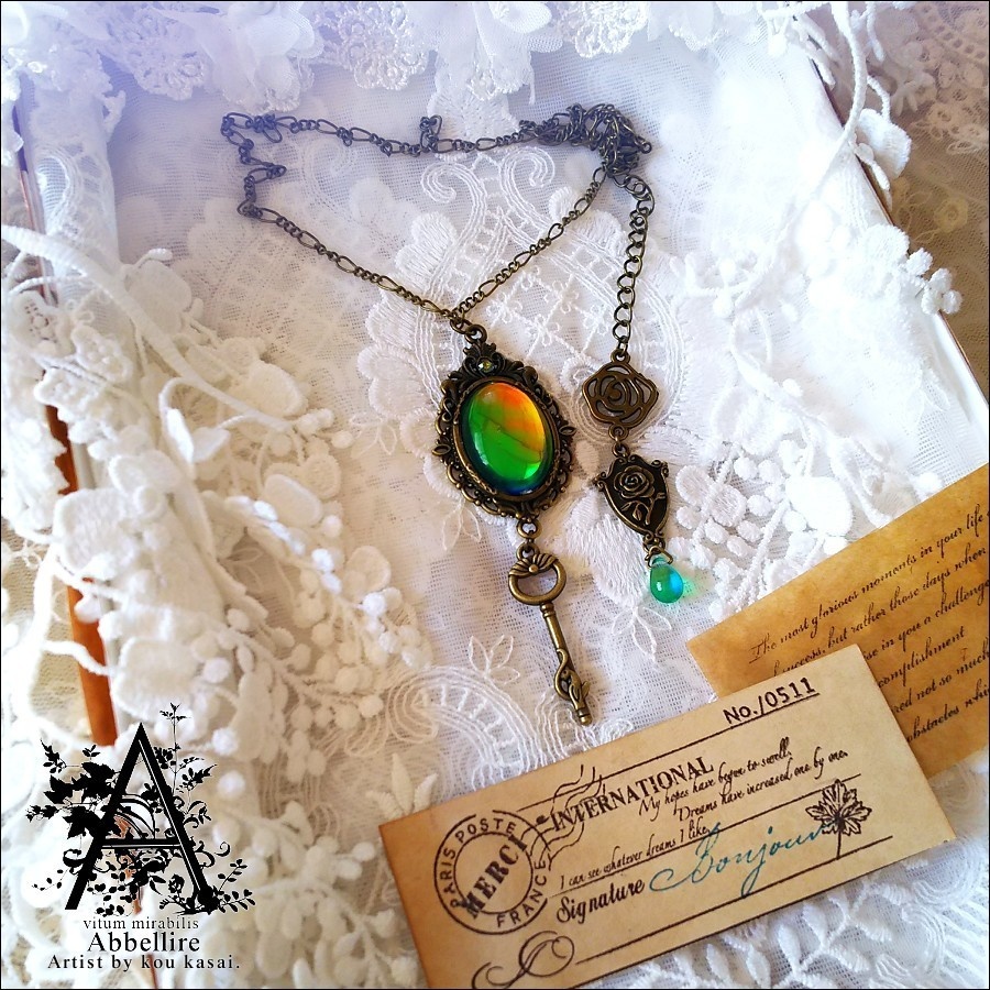 虹色の宝飾ネックレス(金古美)-Vintage-