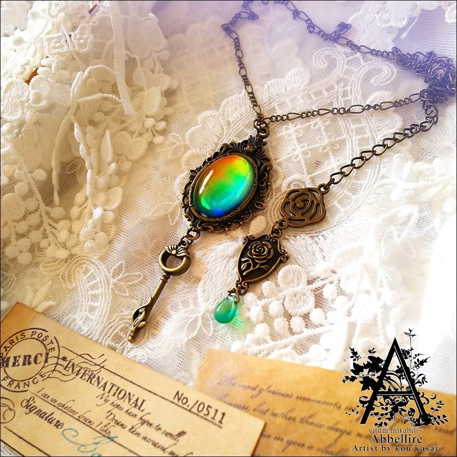 虹色の宝飾ネックレス(金古美)-Vintage-