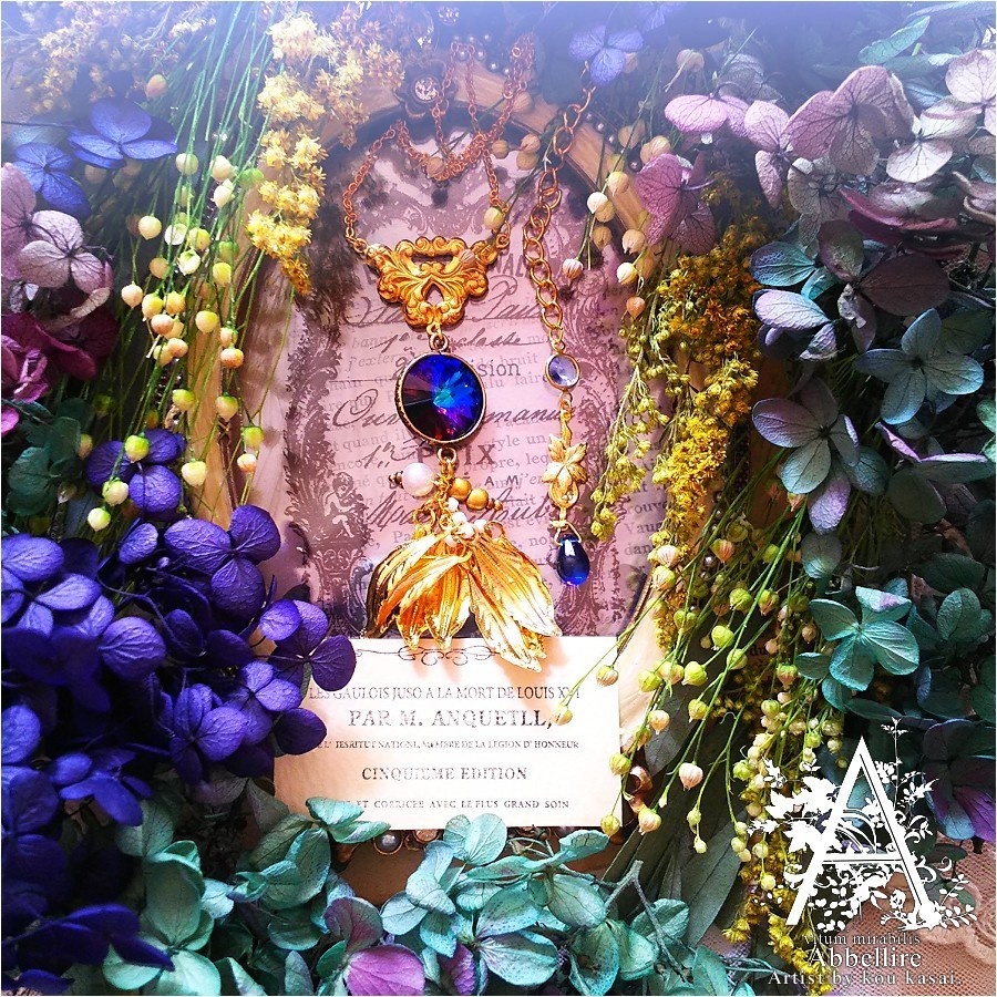 物語を紡ぐ深海色のネックレス(Bermuda Blue)-Vintage-