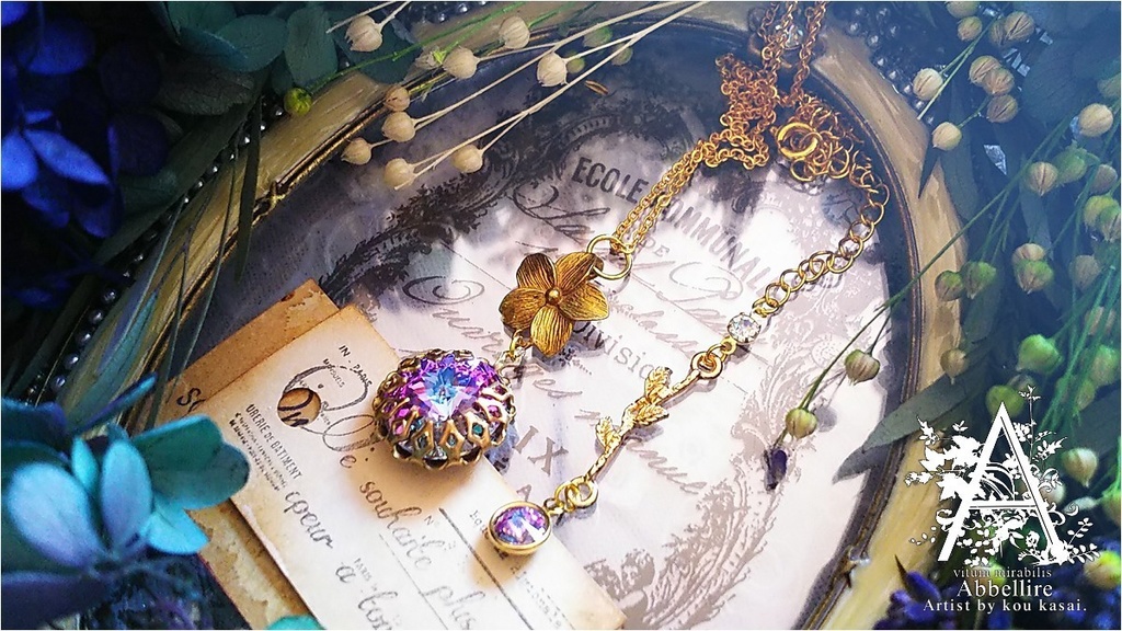 淑やかなプルメリアとヴィトレイルライトのネックレス-Vintage-