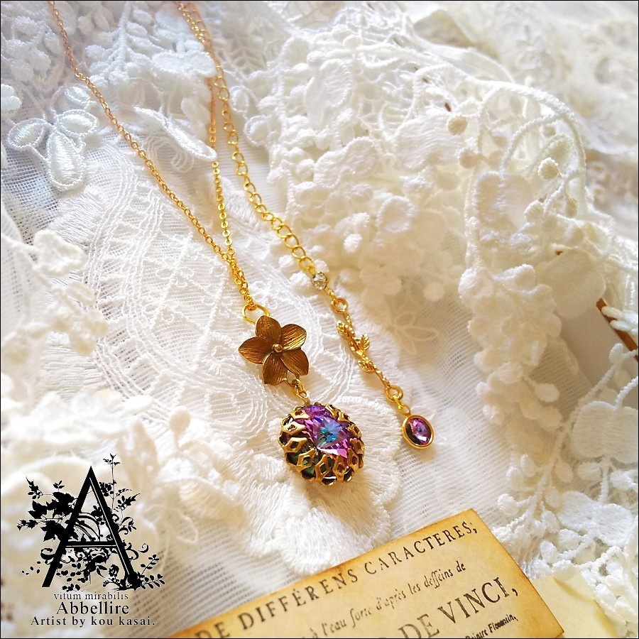 淑やかなプルメリアとヴィトレイルライトのネックレス-Vintage-