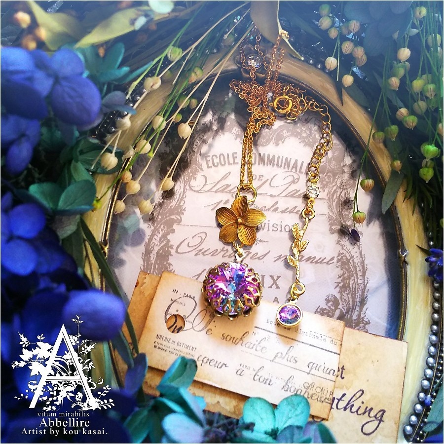 淑やかなプルメリアとヴィトレイルライトのネックレス-Vintage-