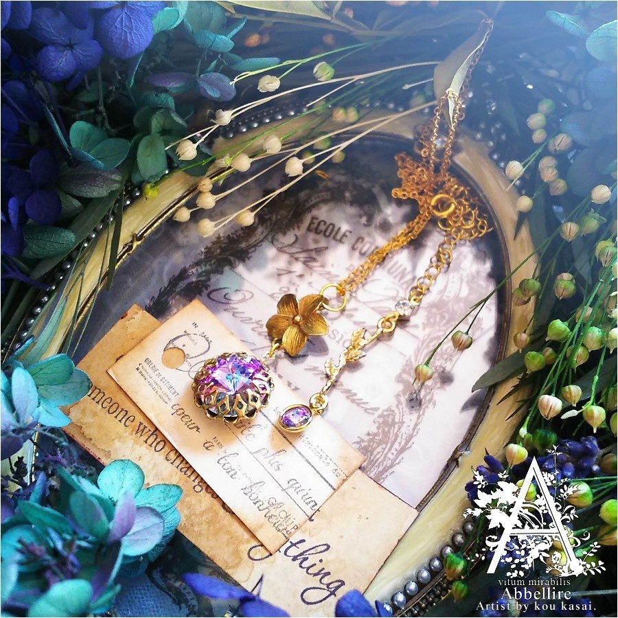 淑やかなプルメリアとヴィトレイルライトのネックレス-Vintage-