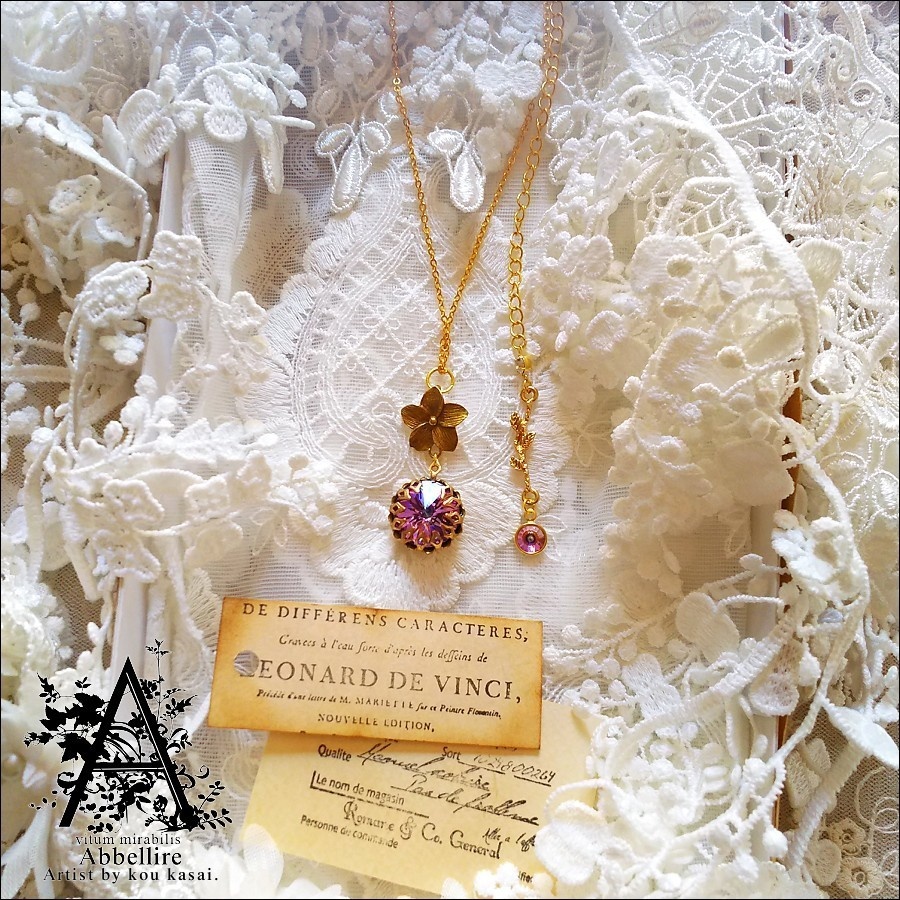 淑やかなプルメリアとヴィトレイルライトのネックレス-Vintage-